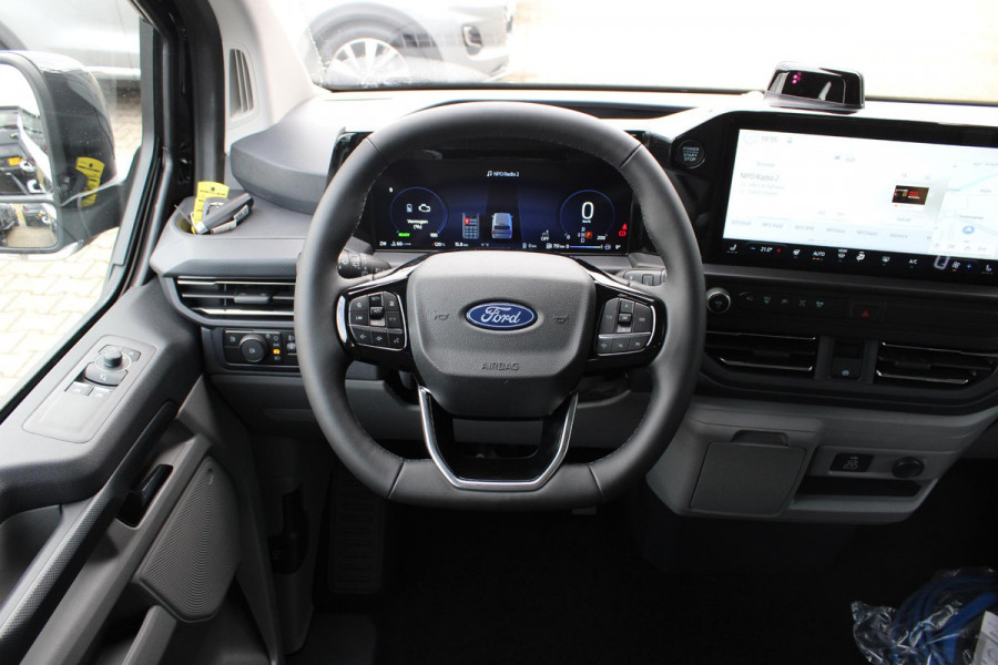 Ford Transit Custom 340 2.5 PHEV L2H1 Limited 233pk | Kombi | Incl. BTW/BPM | Dubbele zijschuifdeur | Privacy Glass | Inklapbare trekhaak | 17 inch lichtmetalen velgen | Driver Assistance Pack Premium | Verwarmbaar stuurwiel