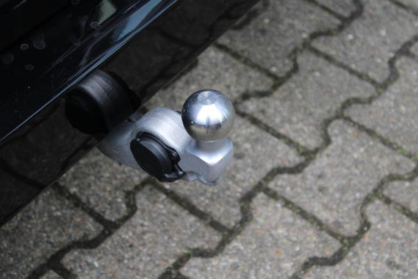 Ford Transit Custom 340 2.5 PHEV L2H1 Limited 233pk | Kombi | Incl. BTW/BPM | Dubbele zijschuifdeur | Privacy Glass | Inklapbare trekhaak | 17 inch lichtmetalen velgen | Driver Assistance Pack Premium | Verwarmbaar stuurwiel