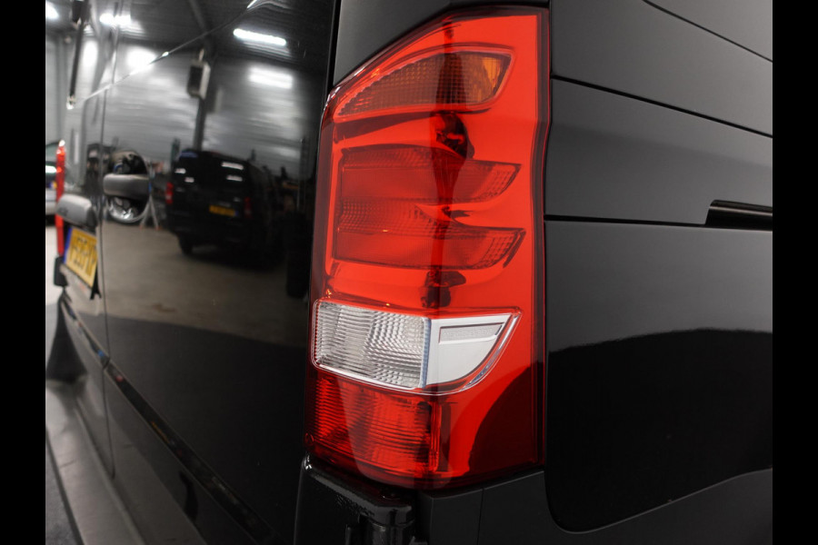 Mercedes-Benz Vito 111 CDI Functional Lang L2 Trekhaak Airco Navigatie Cruise control Parkeersensoren