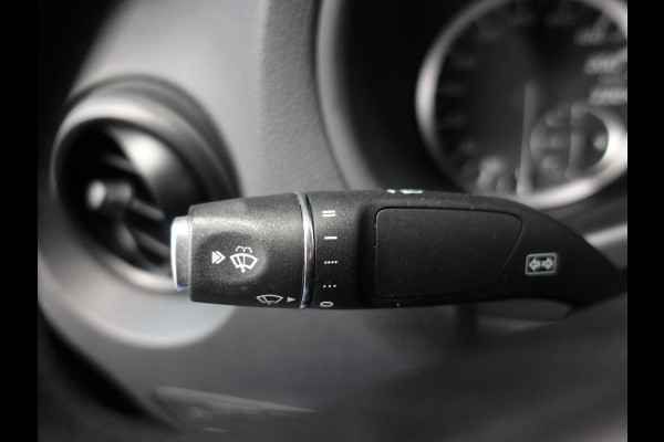 Mercedes-Benz Vito 111 CDI Functional Lang L2 Trekhaak Airco Navigatie Cruise control Parkeersensoren