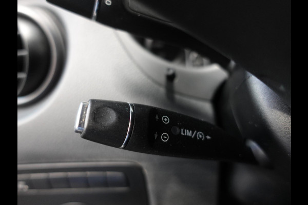 Mercedes-Benz Vito 111 CDI Functional Lang L2 Trekhaak Airco Navigatie Cruise control Parkeersensoren