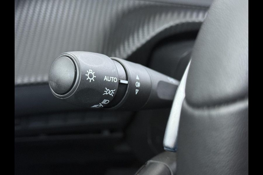 Peugeot 208 1.2 Hybrid 110 e-DCS6 Allure RIJKLAARPRIJS | FABRIEKSGARANTIE t/m 03-2027 |  KEYLESS ENTRY | APPLE CARPLAY-ANDROID AUTO| PARKEERSENSOREN VOOR EN ACHTER |