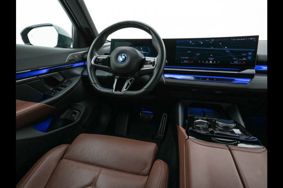 BMW i5 Touring eDrive40 84 kWh M-Sportpack [ 3-Fase ] (INCL.BTW) *HEAD-UP | LEATHER | FULL-LED | BOWERS&WILKINS | MEMORY-PACK | TOP-VIEW | BLINDSPOT | KEYLESS | WIDESCREEN-DIGI-COCKPIT | HEATED/VENTILATED-SPORTSEATS | PRIVACY-GLASS | NAVI-FULLMA