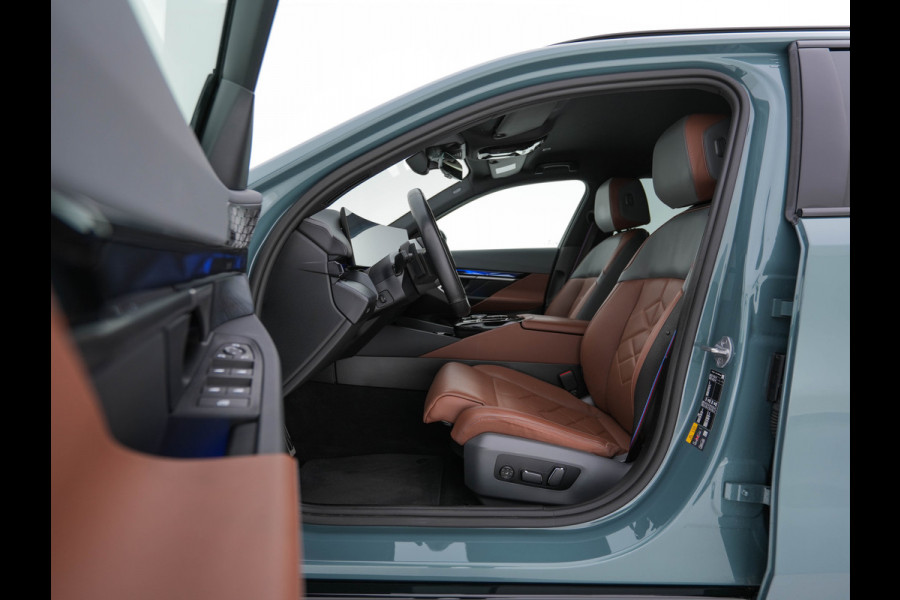 BMW i5 Touring eDrive40 84 kWh M-Sportpack [ 3-Fase ] (INCL.BTW) *HEAD-UP | LEATHER | FULL-LED | BOWERS&WILKINS | MEMORY-PACK | TOP-VIEW | BLINDSPOT | KEYLESS | WIDESCREEN-DIGI-COCKPIT | HEATED/VENTILATED-SPORTSEATS | PRIVACY-GLASS | NAVI-FULLMA