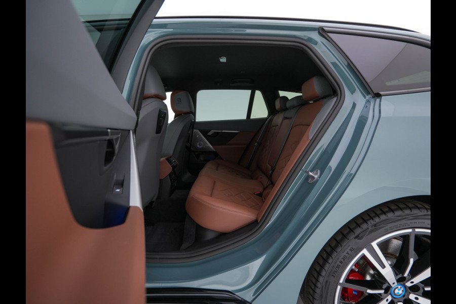 BMW i5 Touring eDrive40 84 kWh M-Sportpack [ 3-Fase ] (INCL.BTW) *HEAD-UP | LEATHER | FULL-LED | BOWERS&WILKINS | MEMORY-PACK | TOP-VIEW | BLINDSPOT | KEYLESS | WIDESCREEN-DIGI-COCKPIT | HEATED/VENTILATED-SPORTSEATS | PRIVACY-GLASS | NAVI-FULLMA