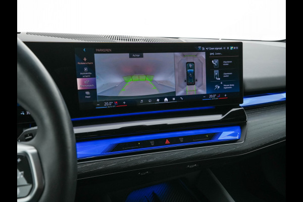 BMW i5 Touring eDrive40 84 kWh M-Sportpack [ 3-Fase ] (INCL.BTW) *HEAD-UP | LEATHER | FULL-LED | BOWERS&WILKINS | MEMORY-PACK | TOP-VIEW | BLINDSPOT | KEYLESS | WIDESCREEN-DIGI-COCKPIT | HEATED/VENTILATED-SPORTSEATS | PRIVACY-GLASS | NAVI-FULLMA