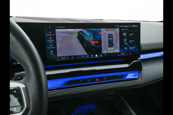 BMW i5 Touring eDrive40 84 kWh M-Sportpack [ 3-Fase ] (INCL.BTW) *HEAD-UP | LEATHER | FULL-LED | BOWERS&WILKINS | MEMORY-PACK | TOP-VIEW | BLINDSPOT | KEYLESS | WIDESCREEN-DIGI-COCKPIT | HEATED/VENTILATED-SPORTSEATS | PRIVACY-GLASS | NAVI-FULLMA