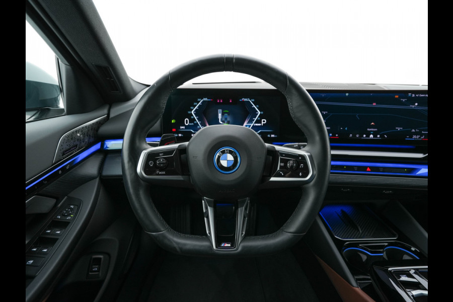 BMW i5 Touring eDrive40 84 kWh M-Sportpack [ 3-Fase ] (INCL.BTW) *HEAD-UP | LEATHER | FULL-LED | BOWERS&WILKINS | MEMORY-PACK | TOP-VIEW | BLINDSPOT | KEYLESS | WIDESCREEN-DIGI-COCKPIT | HEATED/VENTILATED-SPORTSEATS | PRIVACY-GLASS | NAVI-FULLMA