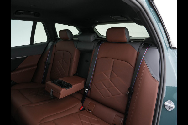 BMW i5 Touring eDrive40 84 kWh M-Sportpack [ 3-Fase ] (INCL.BTW) *HEAD-UP | LEATHER | FULL-LED | BOWERS&WILKINS | MEMORY-PACK | TOP-VIEW | BLINDSPOT | KEYLESS | WIDESCREEN-DIGI-COCKPIT | HEATED/VENTILATED-SPORTSEATS | PRIVACY-GLASS | NAVI-FULLMA