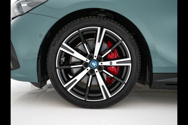 BMW i5 Touring eDrive40 84 kWh M-Sportpack [ 3-Fase ] (INCL.BTW) *HEAD-UP | LEATHER | FULL-LED | BOWERS&WILKINS | MEMORY-PACK | TOP-VIEW | BLINDSPOT | KEYLESS | WIDESCREEN-DIGI-COCKPIT | HEATED/VENTILATED-SPORTSEATS | PRIVACY-GLASS | NAVI-FULLMA