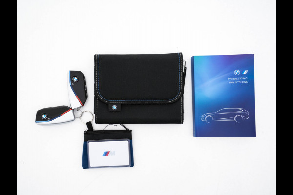 BMW i5 Touring eDrive40 84 kWh M-Sportpack [ 3-Fase ] (INCL.BTW) *HEAD-UP | LEATHER | FULL-LED | BOWERS&WILKINS | MEMORY-PACK | TOP-VIEW | BLINDSPOT | KEYLESS | WIDESCREEN-DIGI-COCKPIT | HEATED/VENTILATED-SPORTSEATS | PRIVACY-GLASS | NAVI-FULLMA