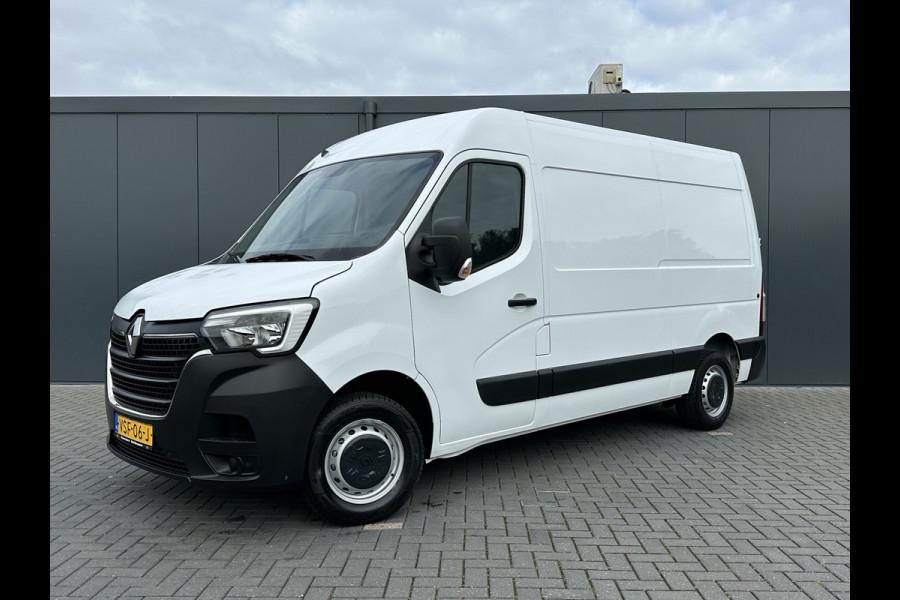 Renault Master T35 2.3 dCi 136 PK / L2H2 / 1e EIG. / 43.914 KM / TREKHAAK / AIRCO / NAVI / 2.500 KG AHG