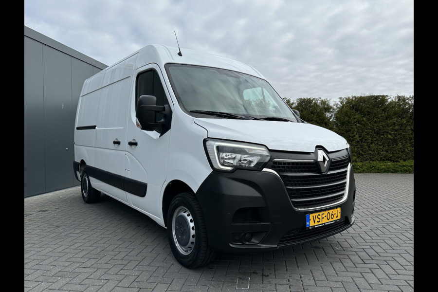 Renault Master T35 2.3 dCi 136 PK / L2H2 / 1e EIG. / 43.914 KM / TREKHAAK / AIRCO / NAVI / 2.500 KG AHG