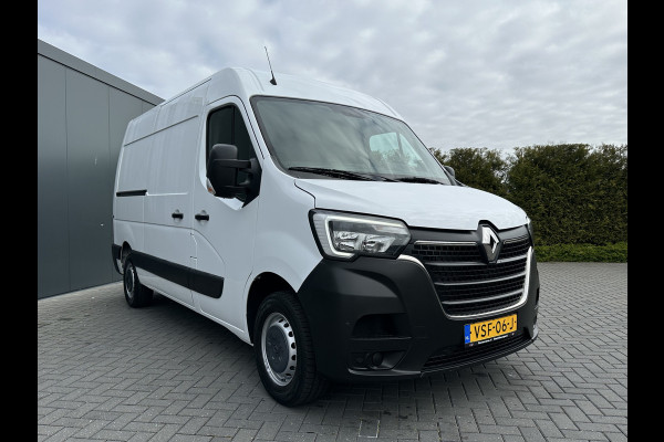 Renault Master T35 2.3 dCi 136 PK / L2H2 / 1e EIG. / 43.914 KM / TREKHAAK / AIRCO / NAVI / 2.500 KG AHG