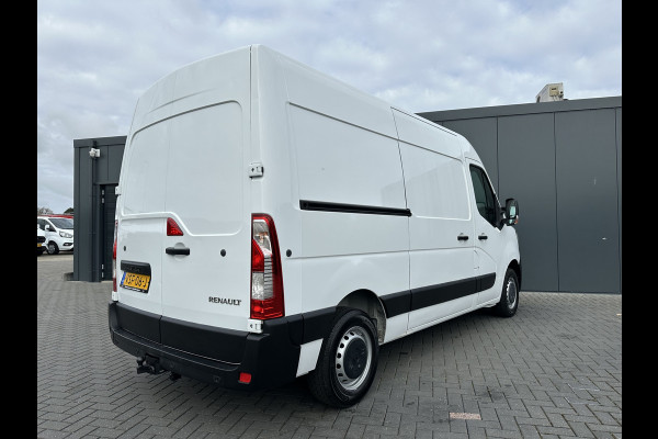 Renault Master T35 2.3 dCi 136 PK / L2H2 / 1e EIG. / 43.914 KM / TREKHAAK / AIRCO / NAVI / 2.500 KG AHG