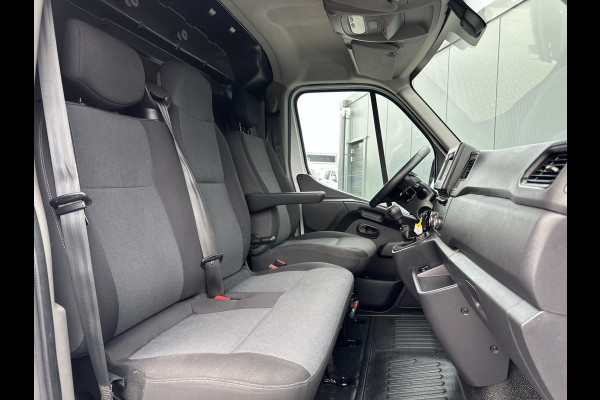 Renault Master T35 2.3 dCi 136 PK / L2H2 / 1e EIG. / 43.914 KM / TREKHAAK / AIRCO / NAVI / 2.500 KG AHG