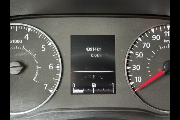 Renault Master T35 2.3 dCi 136 PK / L2H2 / 1e EIG. / 43.914 KM / TREKHAAK / AIRCO / NAVI / 2.500 KG AHG