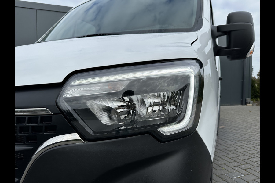 Renault Master T35 2.3 dCi 136 PK / L2H2 / 1e EIG. / 43.914 KM / TREKHAAK / AIRCO / NAVI / 2.500 KG AHG