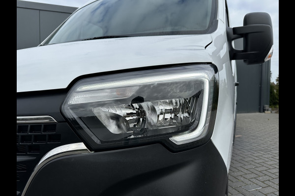 Renault Master T35 2.3 dCi 136 PK / L2H2 / 1e EIG. / 43.914 KM / TREKHAAK / AIRCO / NAVI / 2.500 KG AHG