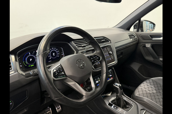 Volkswagen Tiguan 1.4 TSI eHybrid R-Line Business+ PDC NAVI ACC IQ Light Panoramadak ! 2e Paasdag geopend van 12.00 tot 17:00u !