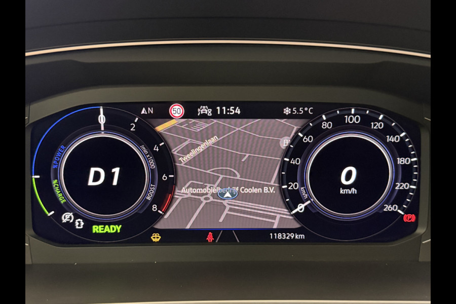 Volkswagen Tiguan 1.4 TSI eHybrid R-Line Business+ PDC NAVI ACC IQ Light Panoramadak ! 2e Paasdag geopend van 12.00 tot 17:00u !