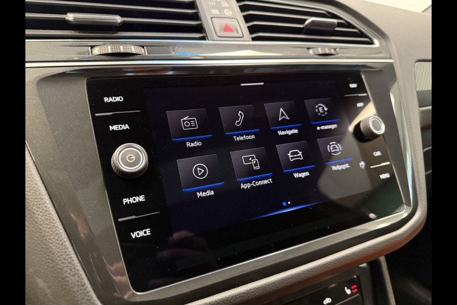 Volkswagen Tiguan 1.4 TSI eHybrid R-Line Business+ PDC NAVI ACC IQ Light Panoramadak ! 2e Paasdag geopend van 12.00 tot 17:00u !