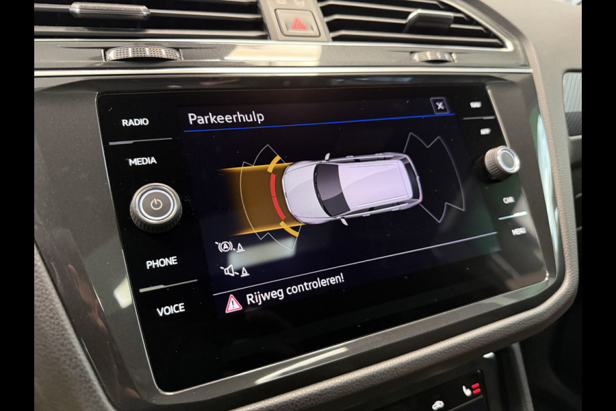 Volkswagen Tiguan 1.4 TSI eHybrid R-Line Business+ PDC NAVI ACC IQ Light Panoramadak ! 2e Paasdag geopend van 12.00 tot 17:00u !