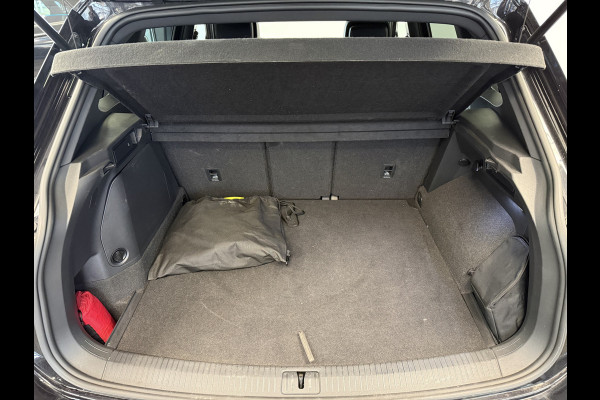 Volkswagen Tiguan 1.4 TSI eHybrid R-Line Business+ PDC NAVI ACC IQ Light Panoramadak ! 2e Paasdag geopend van 12.00 tot 17:00u !