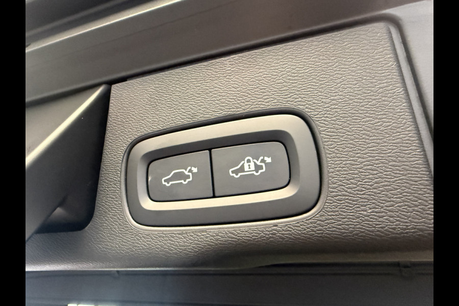 Volvo XC60 2.0 T8 Plug-in hybrid AWD Ultra Black Edition Luchtvering Harman & Kardon