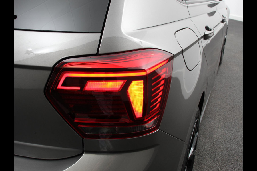 Volkswagen Polo 2.0 TSI GTI 200 PK | Navigatie | Climate control | Adaptieve cruise control | Digital dashboard | Parkeersensoren | Camera | Stoelverwarming | Apple Carplay/ Android Auto | LED | Lichtmetalen velgen