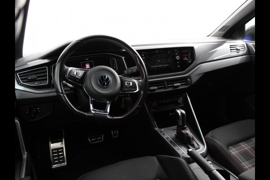 Volkswagen Polo 2.0 TSI GTI 200 PK | Navigatie | Climate control | Adaptieve cruise control | Digital dashboard | Parkeersensoren | Camera | Stoelverwarming | Apple Carplay/ Android Auto | LED | Lichtmetalen velgen
