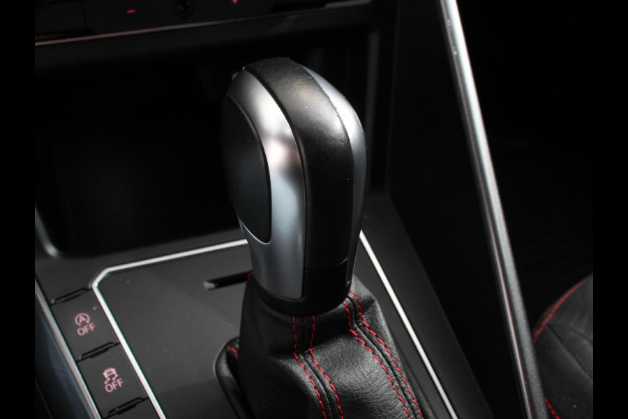 Volkswagen Polo 2.0 TSI GTI 200 PK | Navigatie | Climate control | Adaptieve cruise control | Digital dashboard | Parkeersensoren | Camera | Stoelverwarming | Apple Carplay/ Android Auto | LED | Lichtmetalen velgen