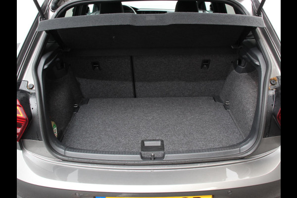 Volkswagen Polo 2.0 TSI GTI 200 PK | Navigatie | Climate control | Adaptieve cruise control | Digital dashboard | Parkeersensoren | Camera | Stoelverwarming | Apple Carplay/ Android Auto | LED | Lichtmetalen velgen