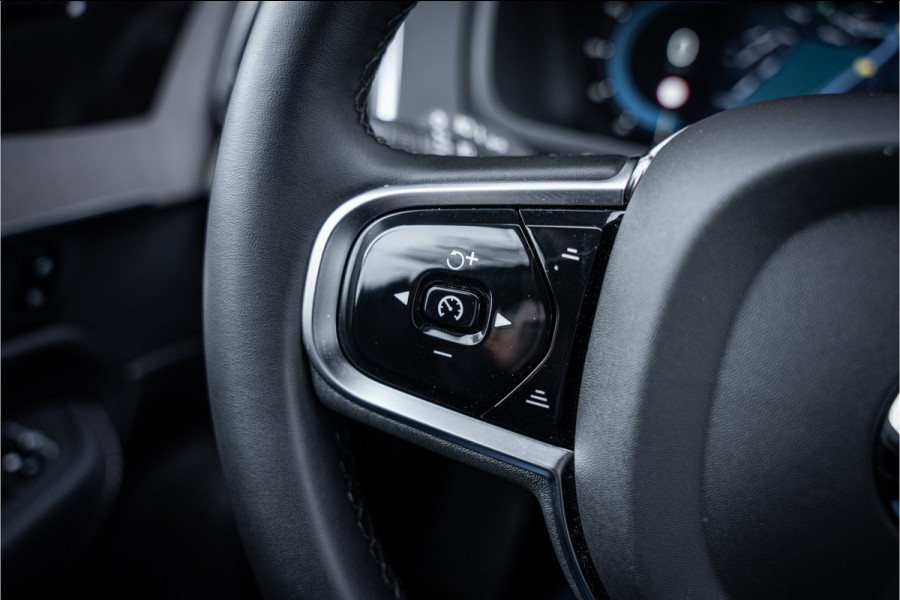 Volvo XC90 2.0 T8 Recharge AWD Plus Bright ** Ventilatie ** Luchtvering ** Panodak ** B&W