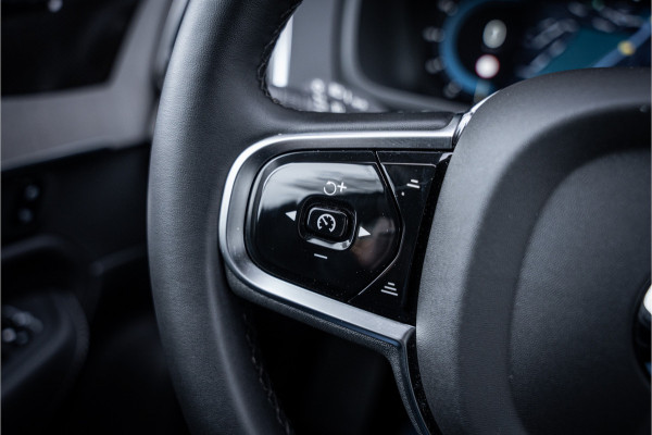Volvo XC90 2.0 T8 Recharge AWD Plus Bright ** Ventilatie ** Luchtvering ** Panodak ** B&W