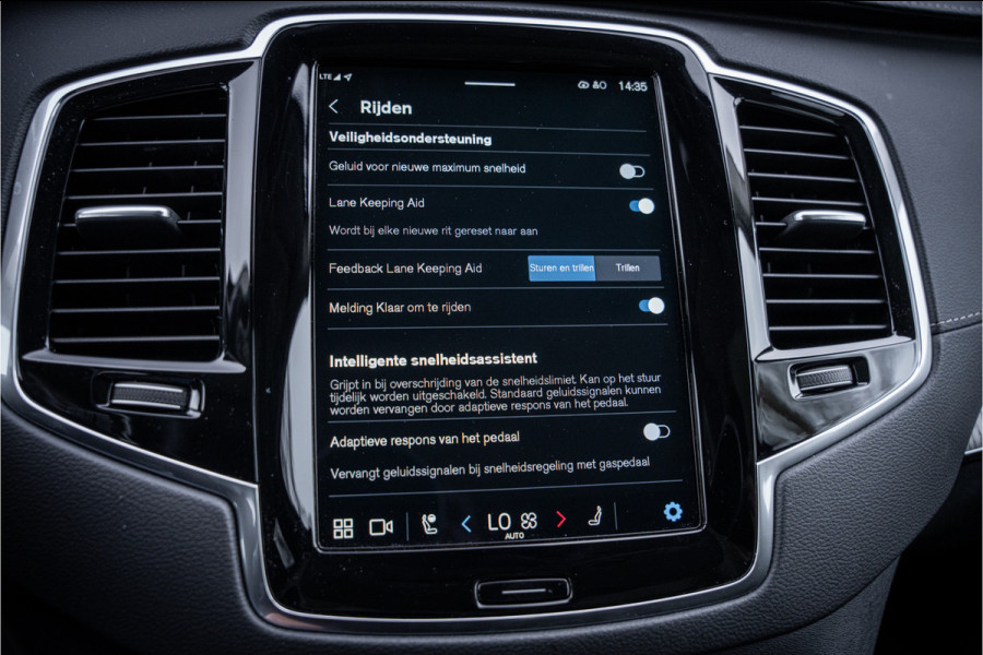 Volvo XC90 2.0 T8 Recharge AWD Plus Bright ** Ventilatie ** Luchtvering ** Panodak ** B&W
