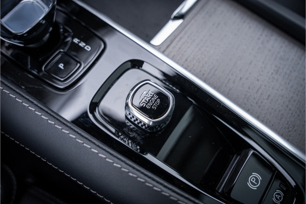 Volvo XC90 2.0 T8 Recharge AWD Plus Bright ** Ventilatie ** Luchtvering ** Panodak ** B&W