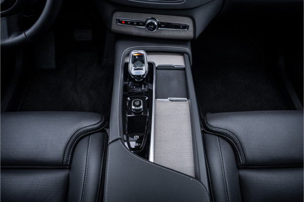 Volvo XC90 2.0 T8 Recharge AWD Plus Bright ** Ventilatie ** Luchtvering ** Panodak ** B&W