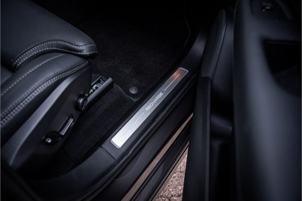 Volvo XC90 2.0 T8 Recharge AWD Plus Bright ** Ventilatie ** Luchtvering ** Panodak ** B&W