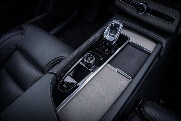 Volvo XC90 2.0 T8 Recharge AWD Plus Bright ** Ventilatie ** Luchtvering ** Panodak ** B&W