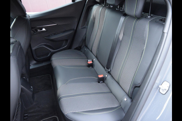 Peugeot e-2008 EV GT Avantage 54 kWh 3 FASE | NAVI & CARPLAY | CAMERA MET SENSOREN | E.C.C. |