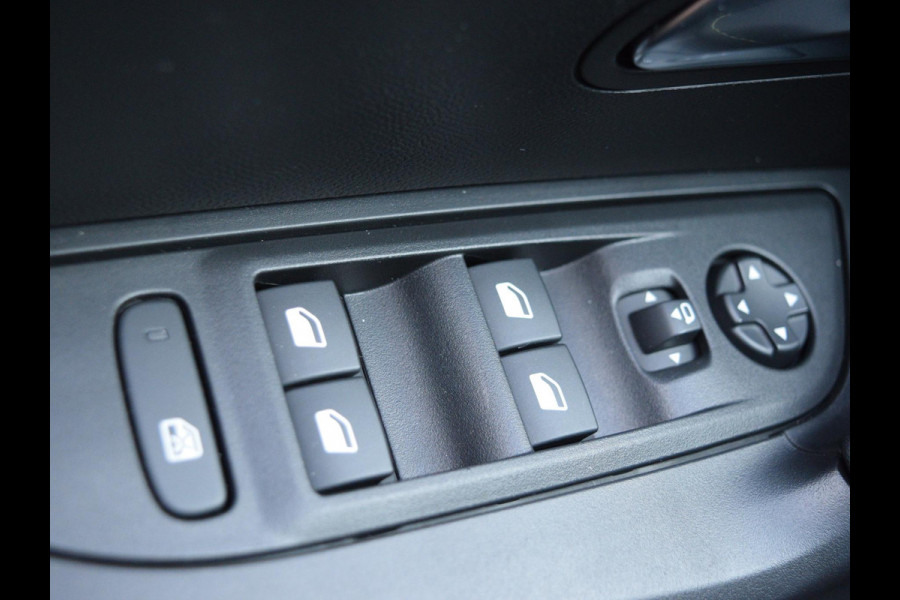 Peugeot e-2008 EV GT Avantage 54 kWh 3 FASE | NAVI & CARPLAY | CAMERA MET SENSOREN | E.C.C. |