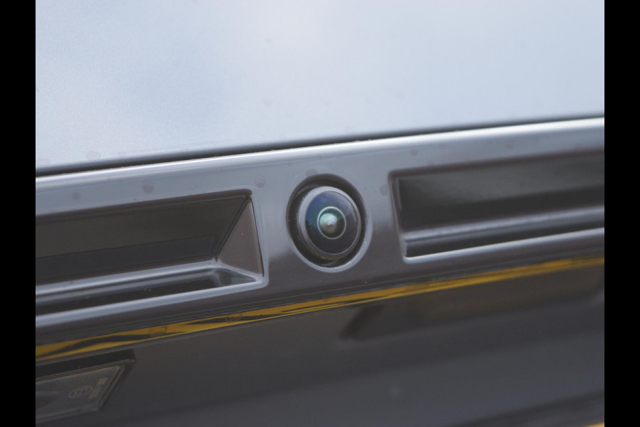 Peugeot e-2008 EV GT Avantage 54 kWh 3 FASE | NAVI & CARPLAY | CAMERA MET SENSOREN | E.C.C. |