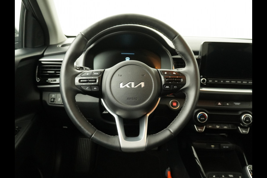 Kia Stonic 1.0 T-GDi MHEV DynamicPlusLine - Apple/Android Carplay - Navigatie - Cruise Control - Stoel/Stuurverwarming - Lichtmetalen Velgen - Fabrieksgarantie t/m 28-01-2032
