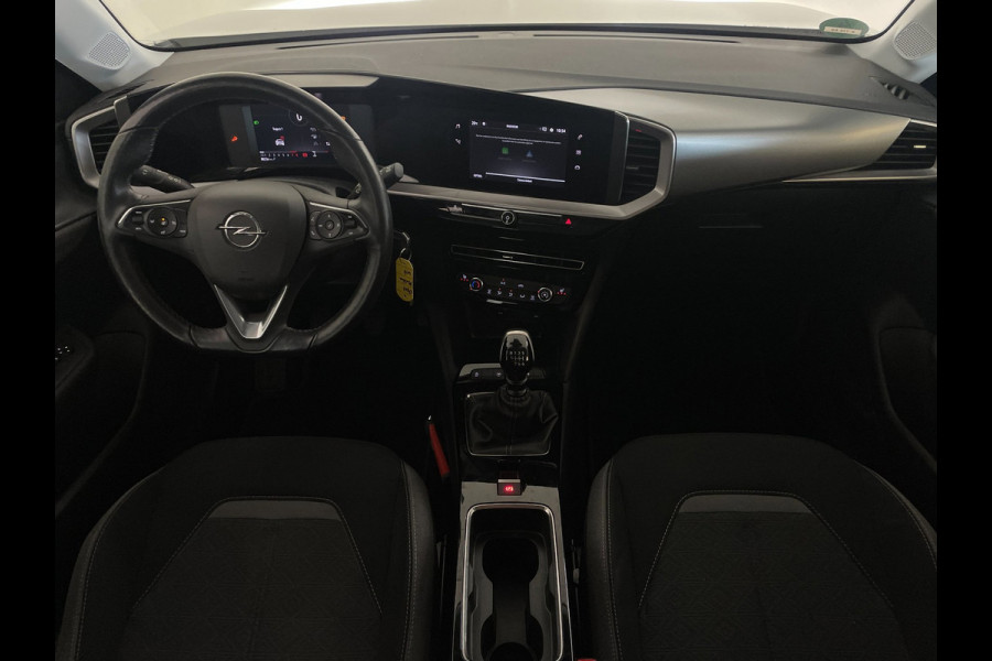 Opel Mokka 1.2 Edition 100PK AIRCO NAVI CRUISE APPLE CARPLAY ANDROID AUTO CAMERA STOELVER STUURVERW ZWARTE VELGEN PDC NIEUWSTAAT