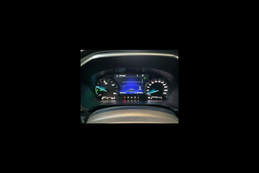 Ford Kuga 2.5 Plug-in Hybrid Titanium | 225 PK | Winterpack | 18 inch velgen | Navigatie | Dealer onderhouden