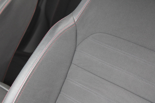 Ford Kuga 1.5 EcoBoost ST Line | Trekhaak | Panorama Dak | Stoelverwarming | Cruise Control | Camera | Navigatie | SONY Audio |