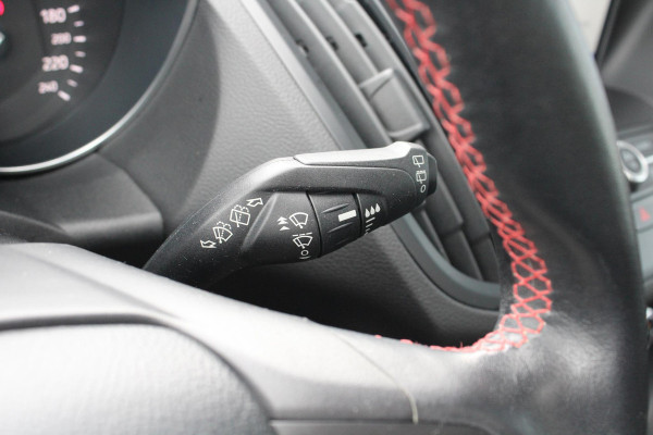 Ford Kuga 1.5 EcoBoost ST Line | Trekhaak | Panorama Dak | Stoelverwarming | Cruise Control | Camera | Navigatie | SONY Audio |