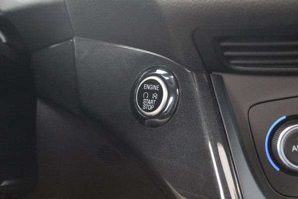 Ford Kuga 1.5 EcoBoost ST Line | Trekhaak | Panorama Dak | Stoelverwarming | Cruise Control | Camera | Navigatie | SONY Audio |