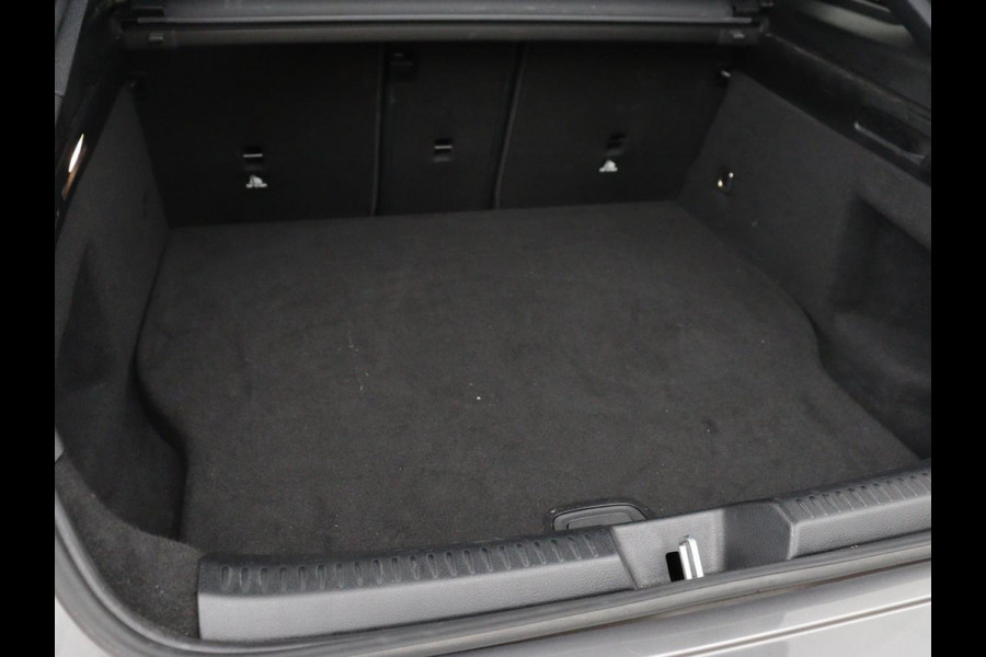 Mercedes-Benz CLA-Klasse Shooting Brake 250e AMG Limited | Stoelverwarming | Carplay | Leder/Alcantara | Camera | Sfeerverlichting | Navigatie | Park Assist | Widescreen | Dodehoek detectie | PHEV | Plug In